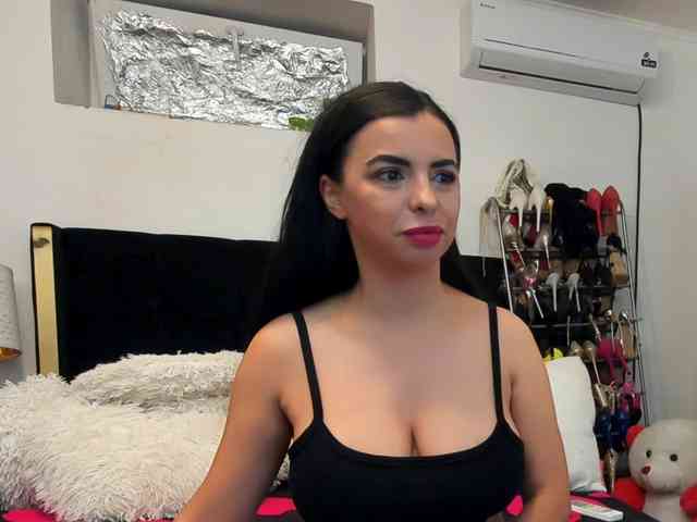 JuliaHayes webcam