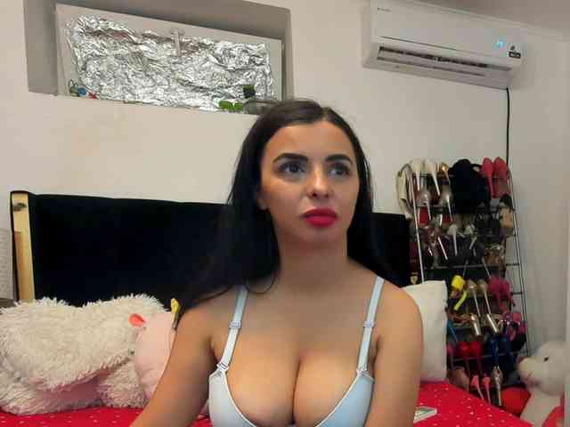 JuliaHayes webcam