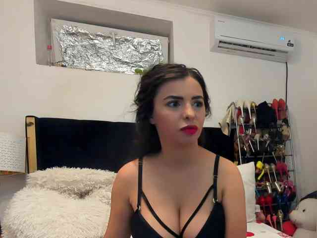 JuliaHayes webcam