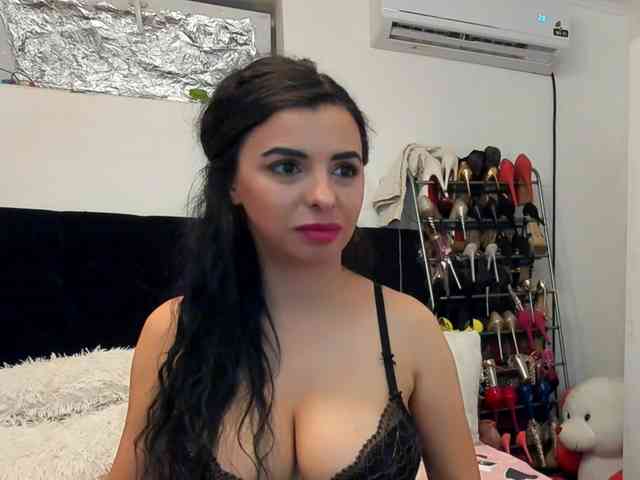 Model: JuliaHayes