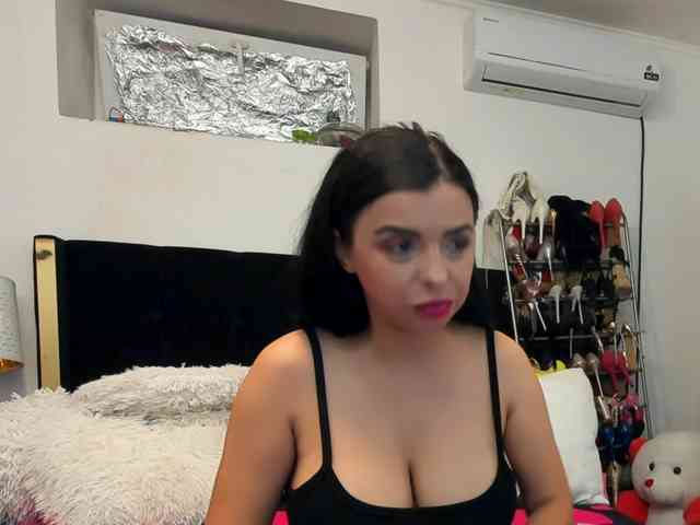 JuliaHayes webcam