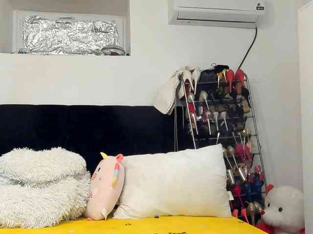 JuliaHayes webcam