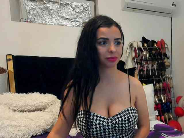 Model: JuliaHayes