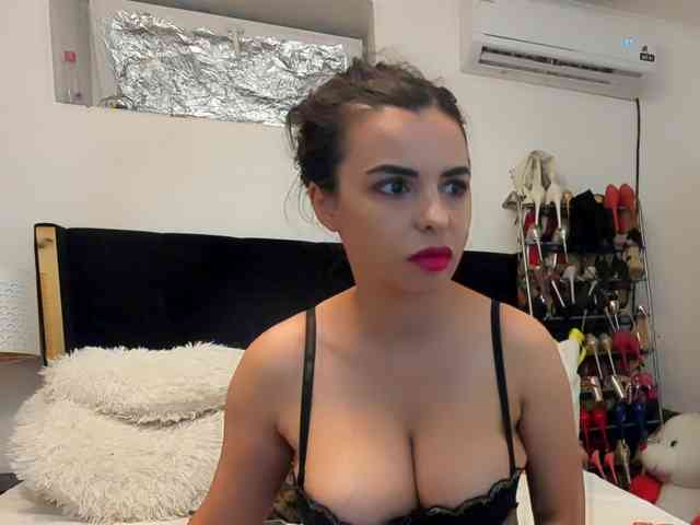 JuliaHayes webcam