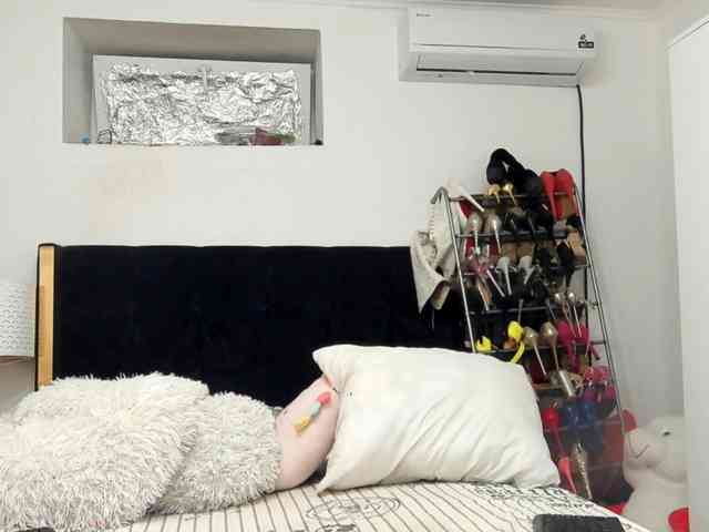 JuliaHayes webcam