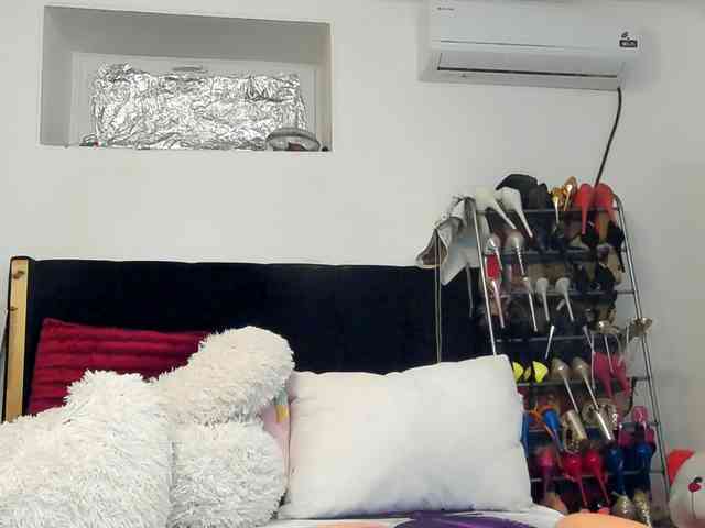 JuliaHayes webcam