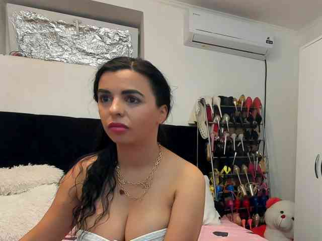 JuliaHayes webcam