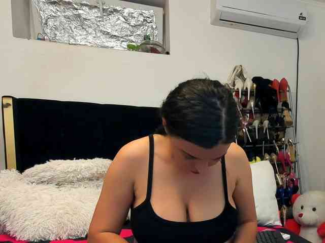 JuliaHayes webcam