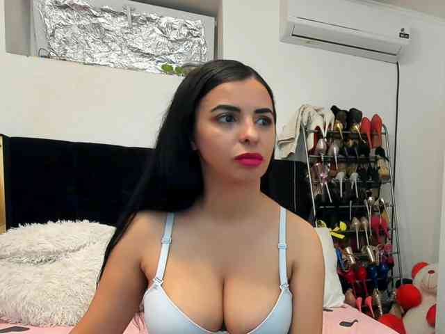 JuliaHayes webcam