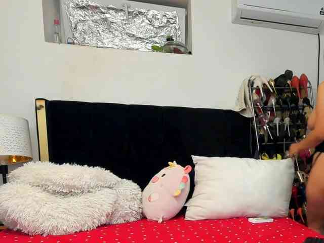 JuliaHayes webcam