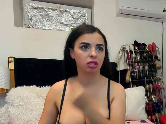 JuliaHayes webcam