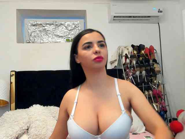 JuliaHayes webcam