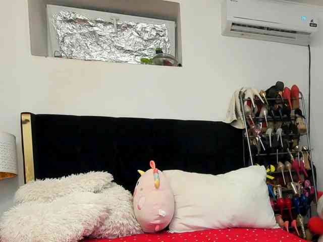 JuliaHayes webcam