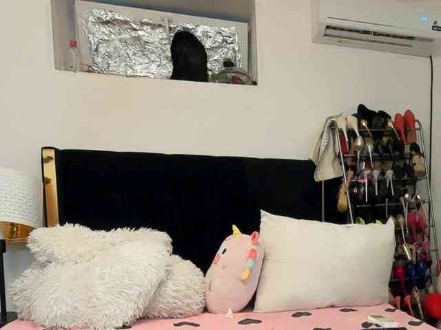 JuliaHayes webcam