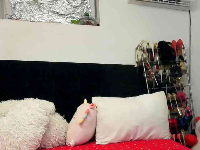 JuliaHayes webcam
