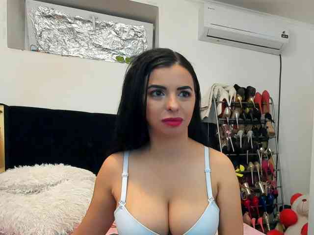 JuliaHayes webcam