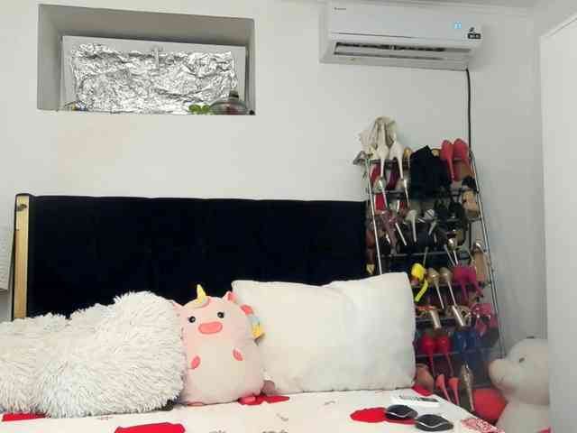 JuliaHayes webcam