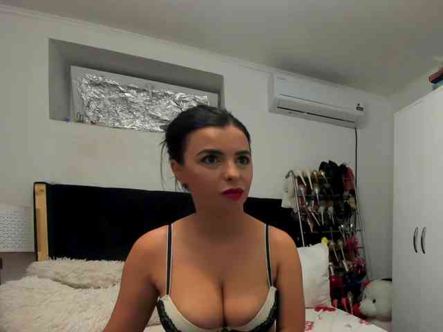 JuliaHayes webcam