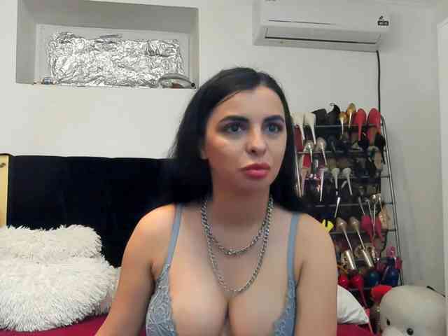 JuliaHayes webcam