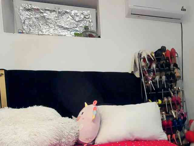 JuliaHayes webcam