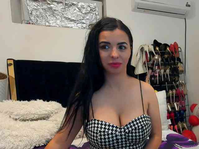 JuliaHayes webcam