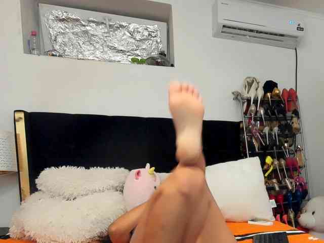 JuliaHayes webcam