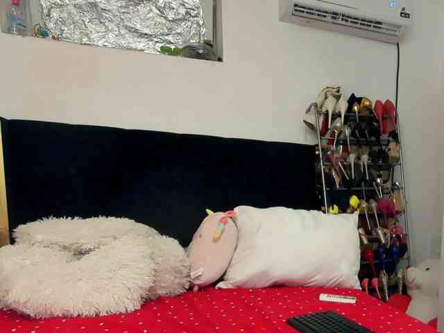 JuliaHayes webcam