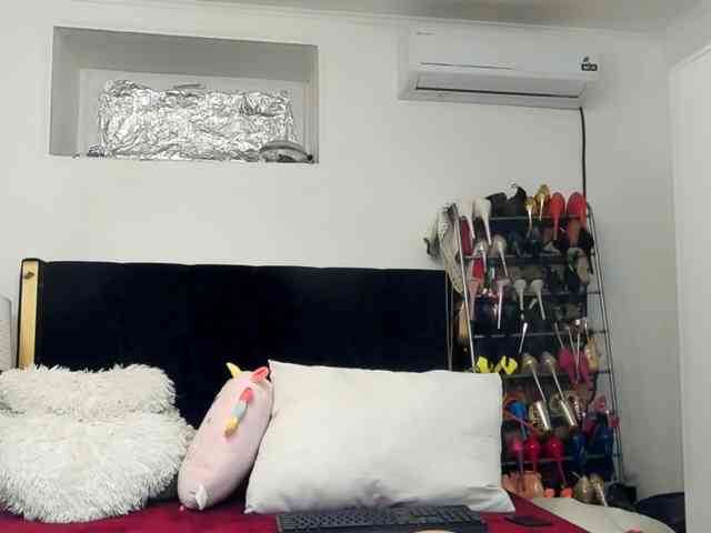 JuliaHayes webcam