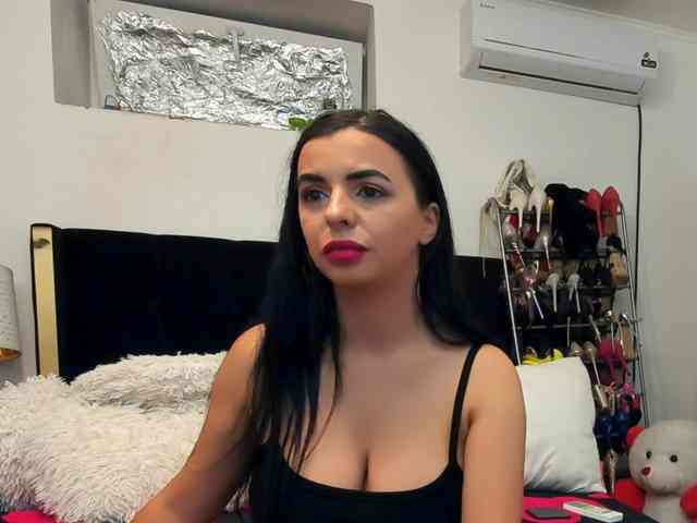 JuliaHayes webcam