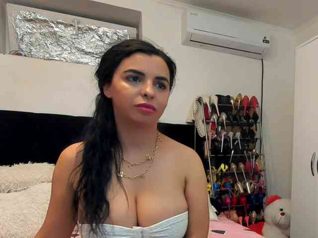 JuliaHayes webcam
