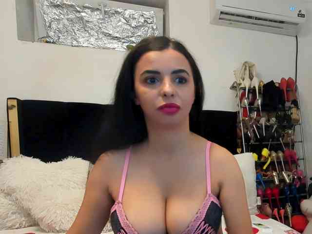 JuliaHayes webcam