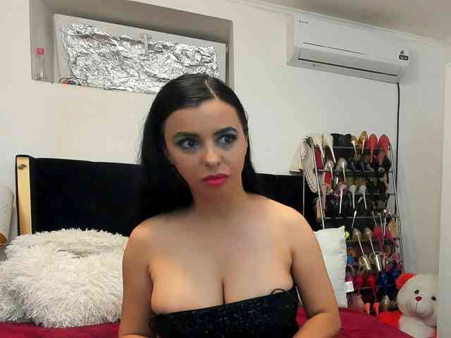 JuliaHayes webcam
