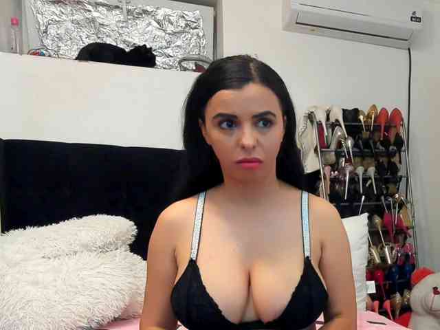 JuliaHayes webcam