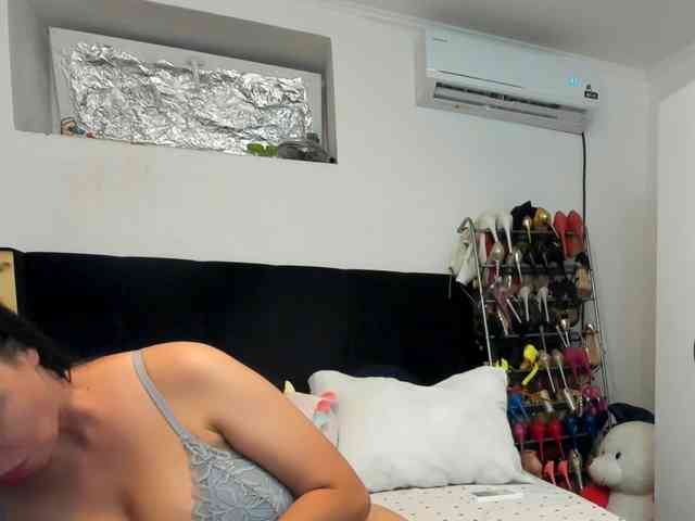 JuliaHayes webcam