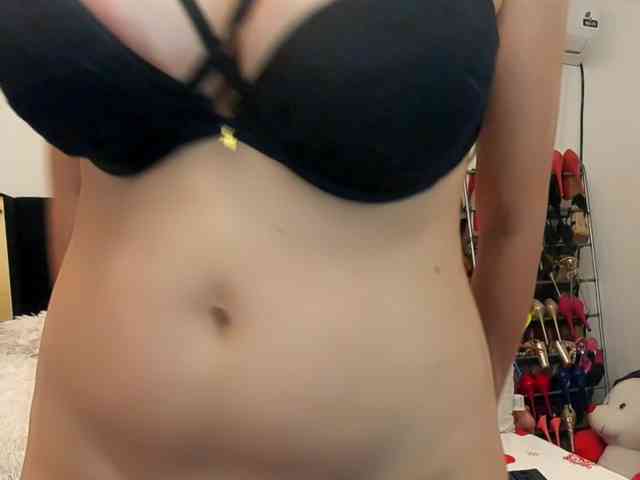 JuliaHayes webcam