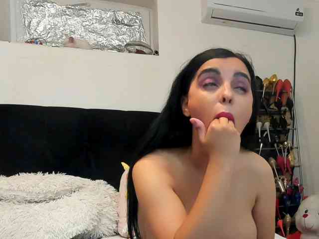 JuliaHayes webcam