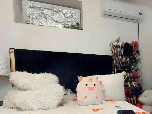 JuliaHayes webcam