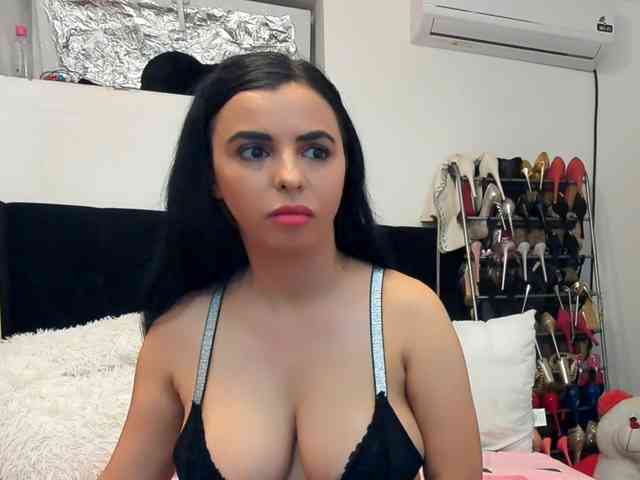 JuliaHayes webcam