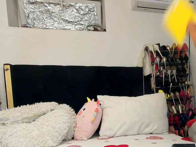JuliaHayes webcam