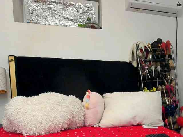 JuliaHayes webcam