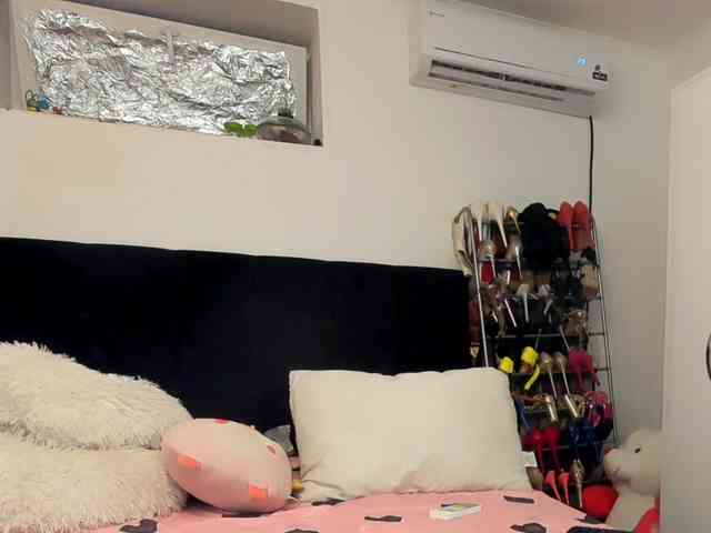 JuliaHayes webcam