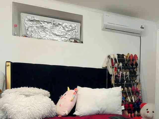 JuliaHayes webcam