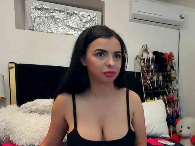 JuliaHayes webcam