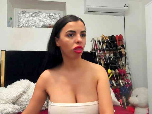 JuliaHayes webcam