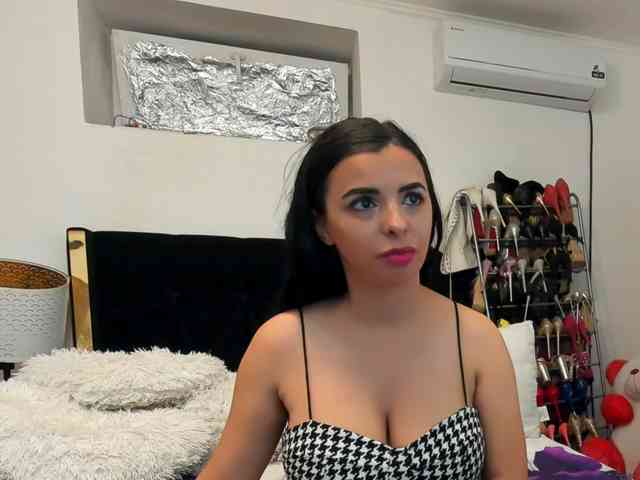 JuliaHayes webcam