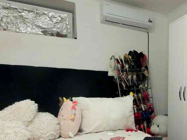 JuliaHayes webcam