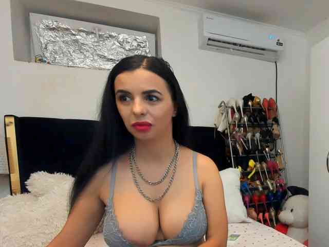 JuliaHayes webcam