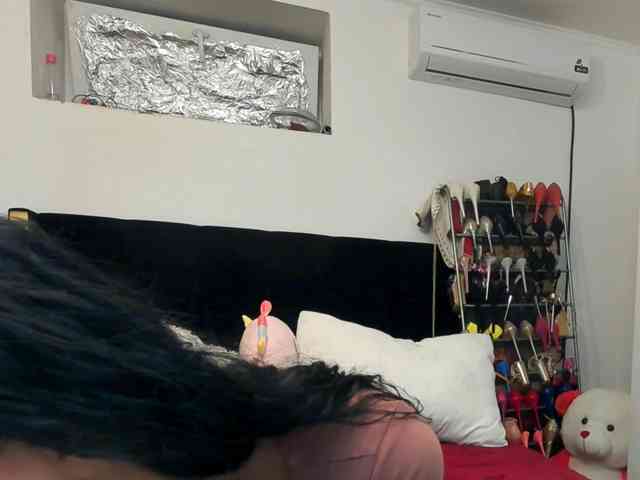 JuliaHayes webcam
