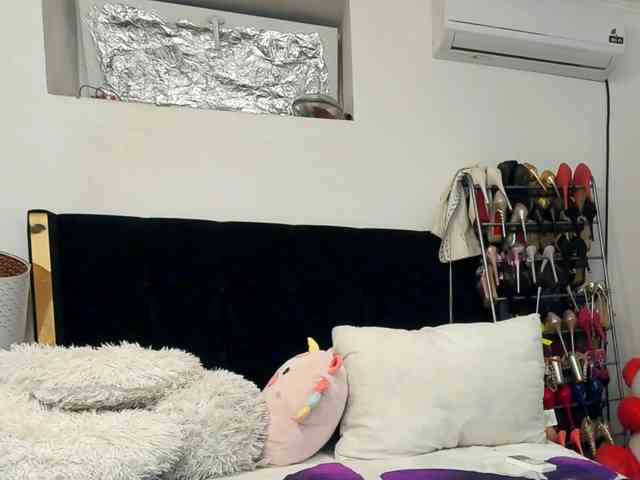 JuliaHayes webcam