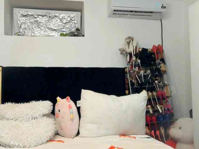 JuliaHayes webcam